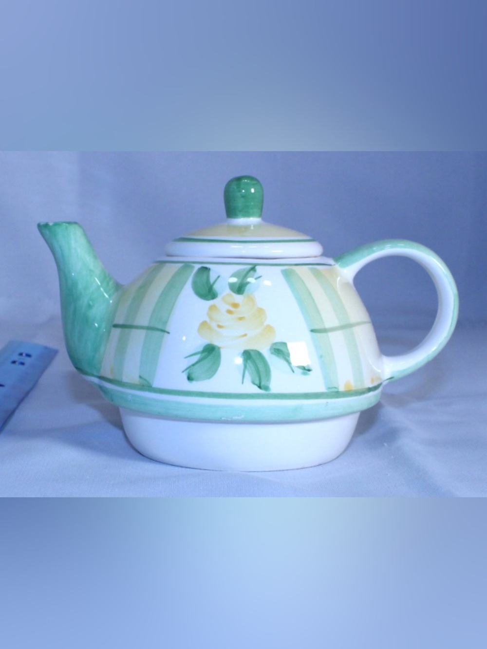Royal Norfolk Yellow Rose Ceramic Teapot with Matching Lid